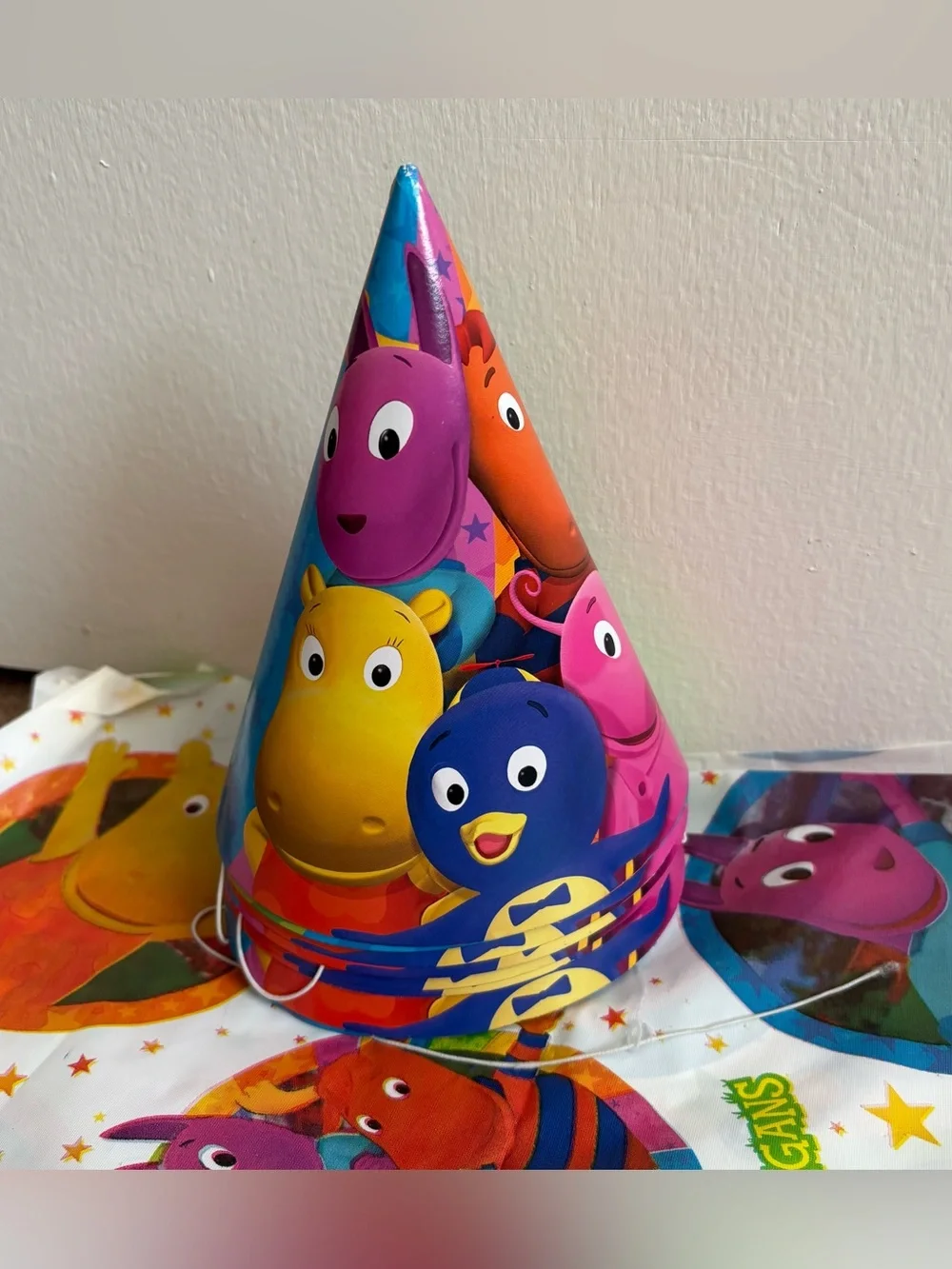 Nickelodeon The Backyardigans Birthday Party Hats & Table Cover